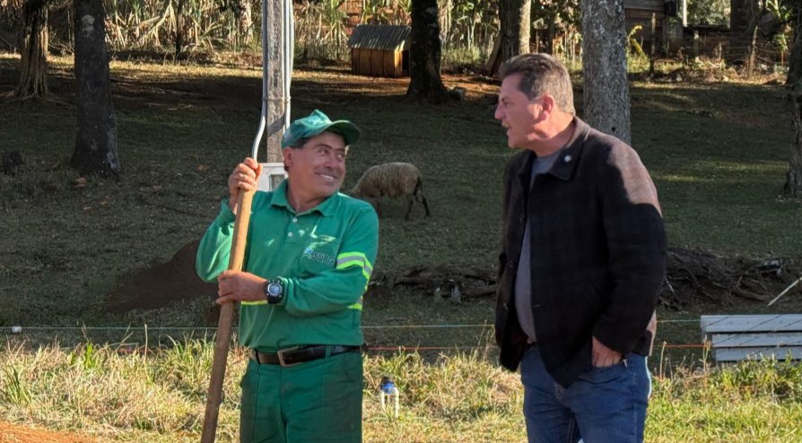 Baitala vistoria obras de pavimentação na Palmeirinha 