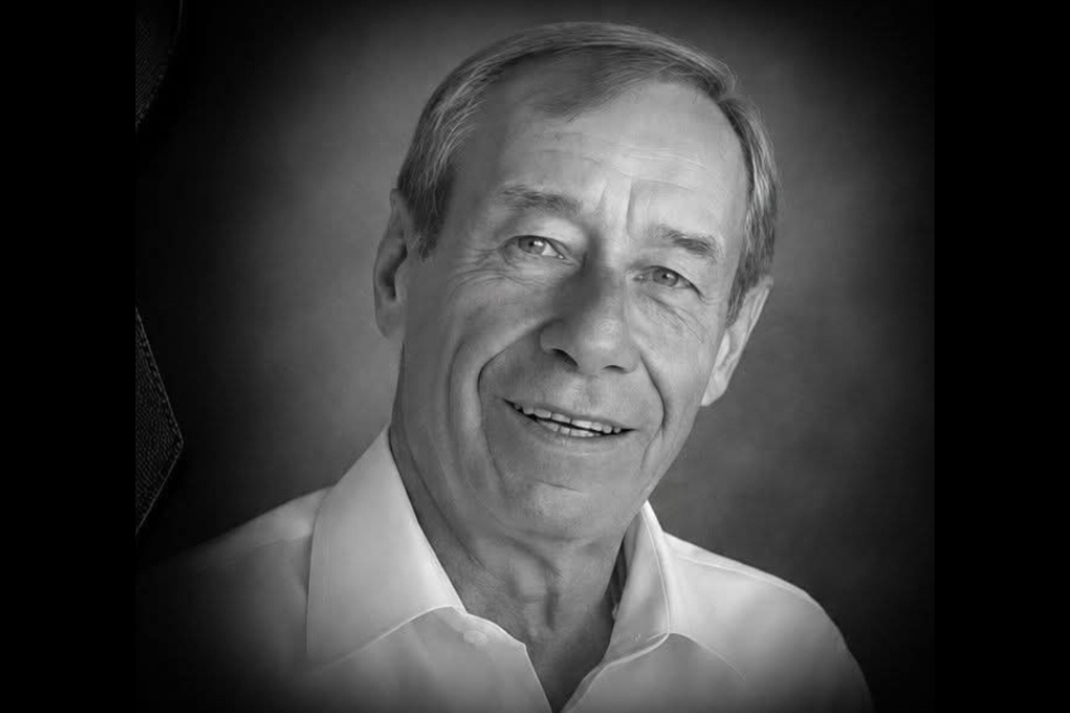 Gilberto Fanucchi está sendo sepultado nesta quinta-feira 
