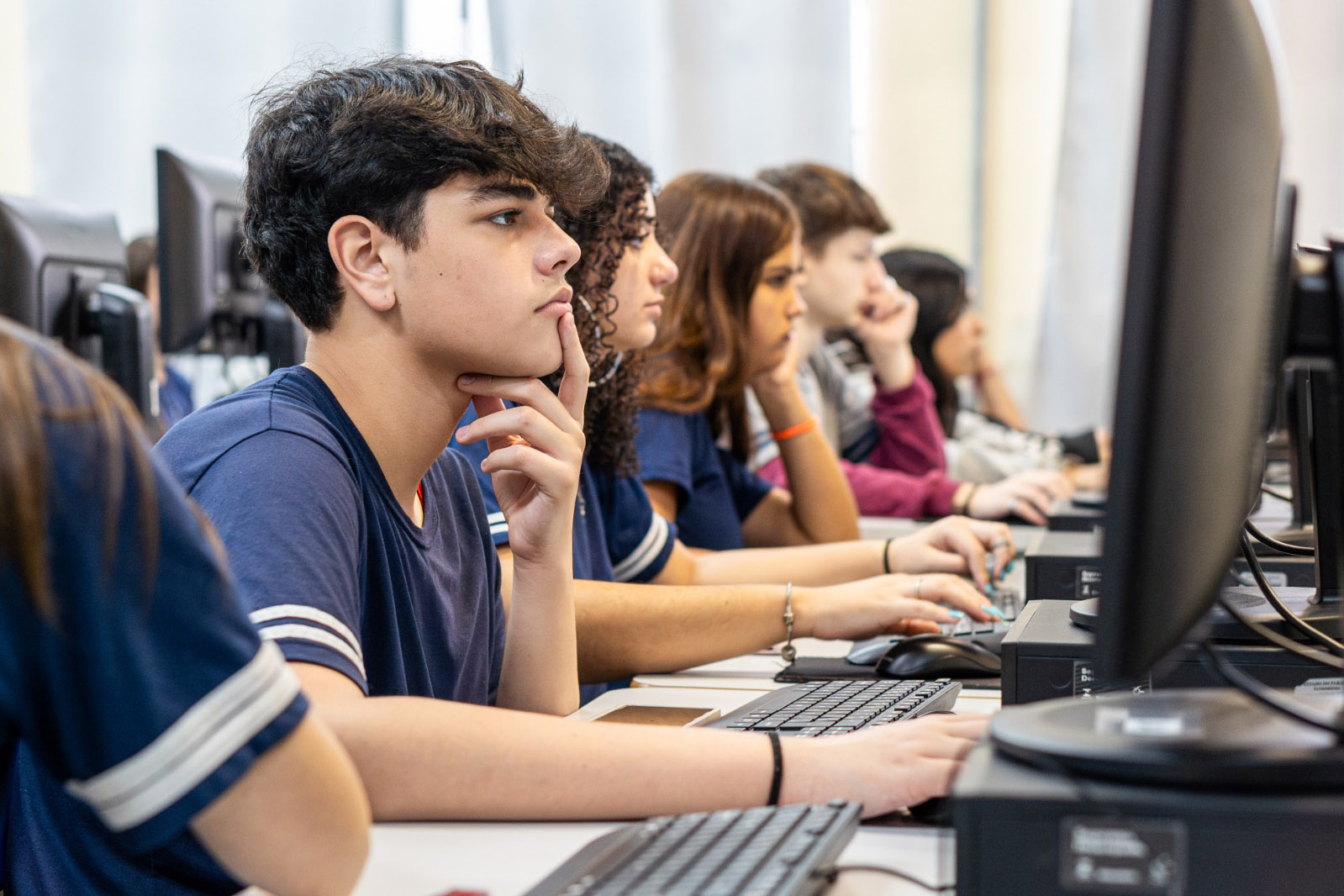 Paraná tem a melhor taxa de frequência escolar do ensino médio do Brasil