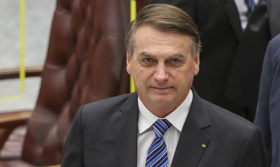 Bolsonaro fica na domiciliar, decide Alexandre de Moraes