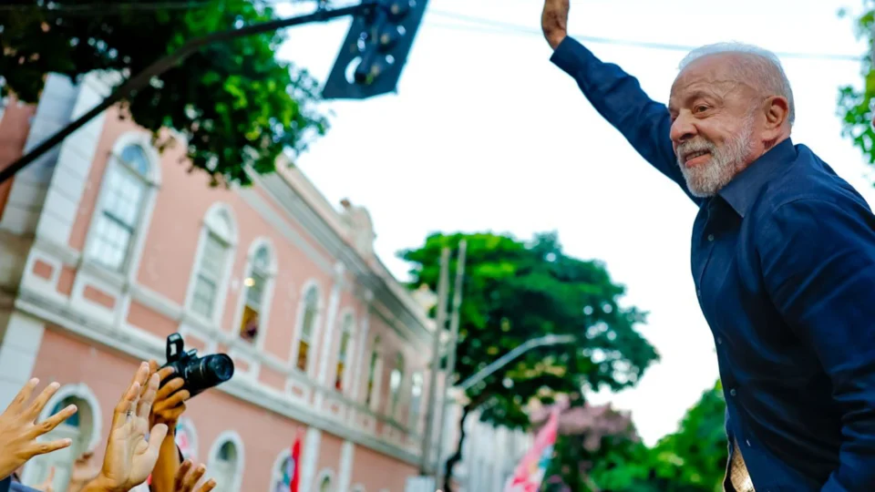 Lula é reeleito presidente; Flávio Bolsonaro vence em Guarapuava