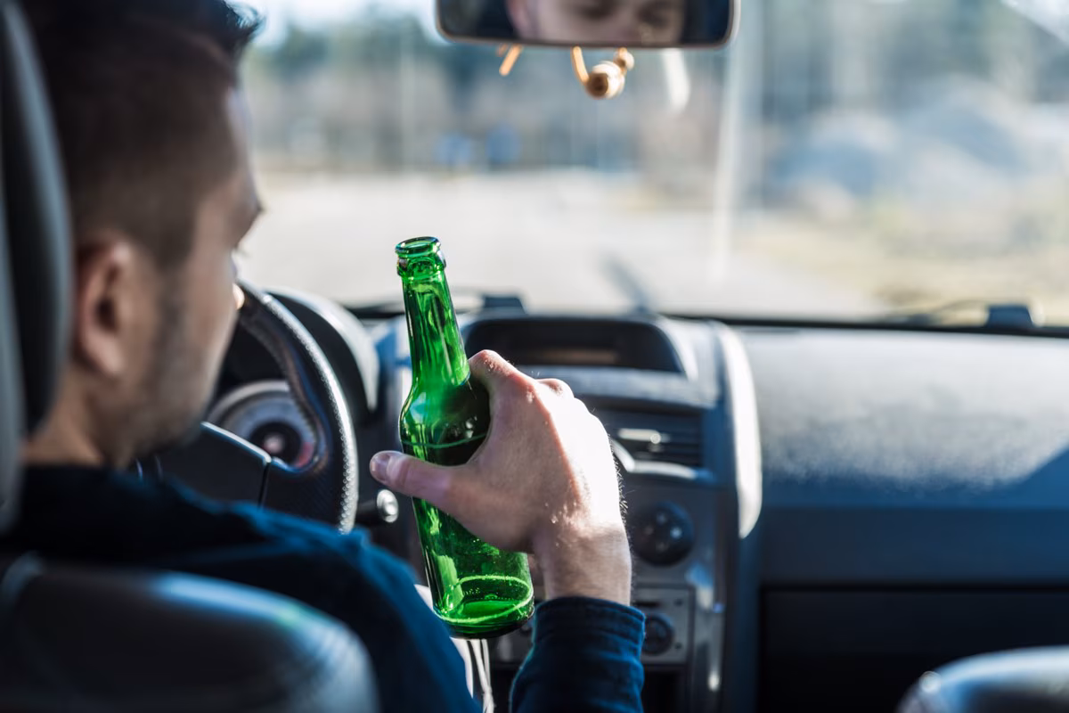 Jovem sem CNH foge da polícia e causa acidente no Centro de Guarapuava