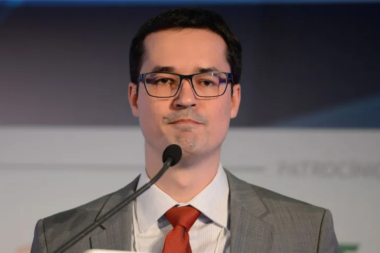 TRE-PR mantém candidatura de Deltan ao Senado, mas campanha segue suspensa pelo TSE