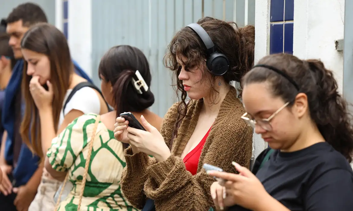 Guarapuava tem mais de 40 mil jovens sob o desafio de transformar diplomas em empregos