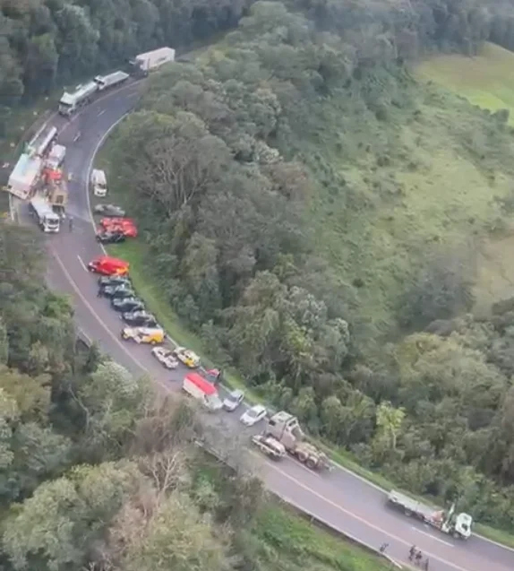 Nova Laranjeiras: BR-277 é liberada após quase 6 horas de espera