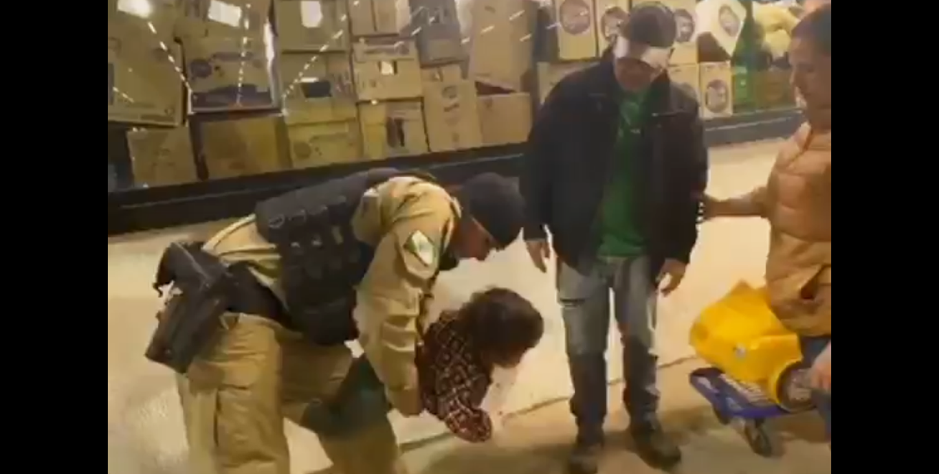 Bebê engasga com leite e é salva por policiais em Pitanga