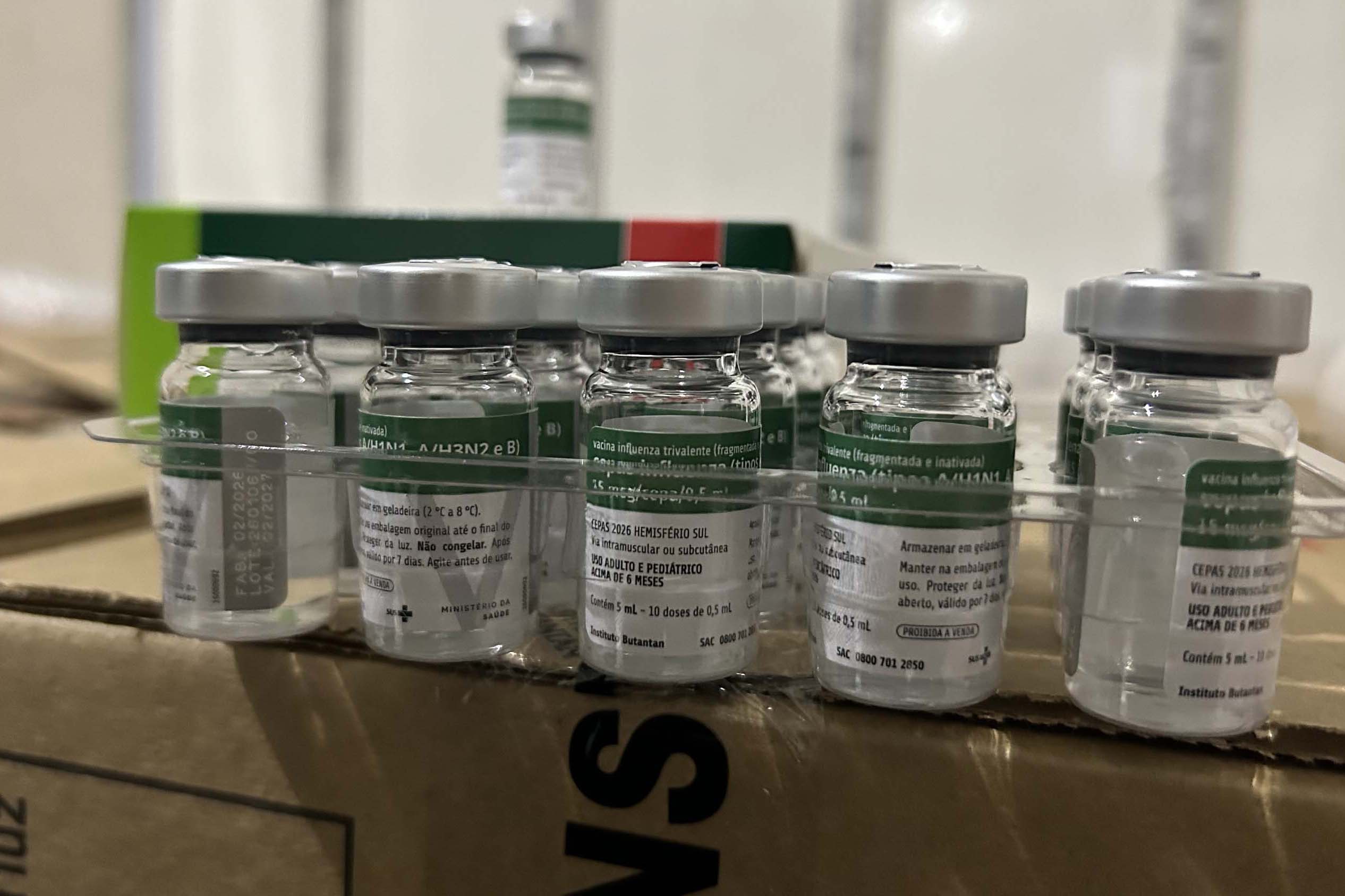 Paraná recebe 332 mil vacinas contra a gripe para início da campanha no próximo sábado