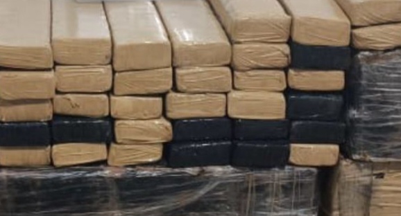 PM apreende 598 kg de maconha em veículo abandonado