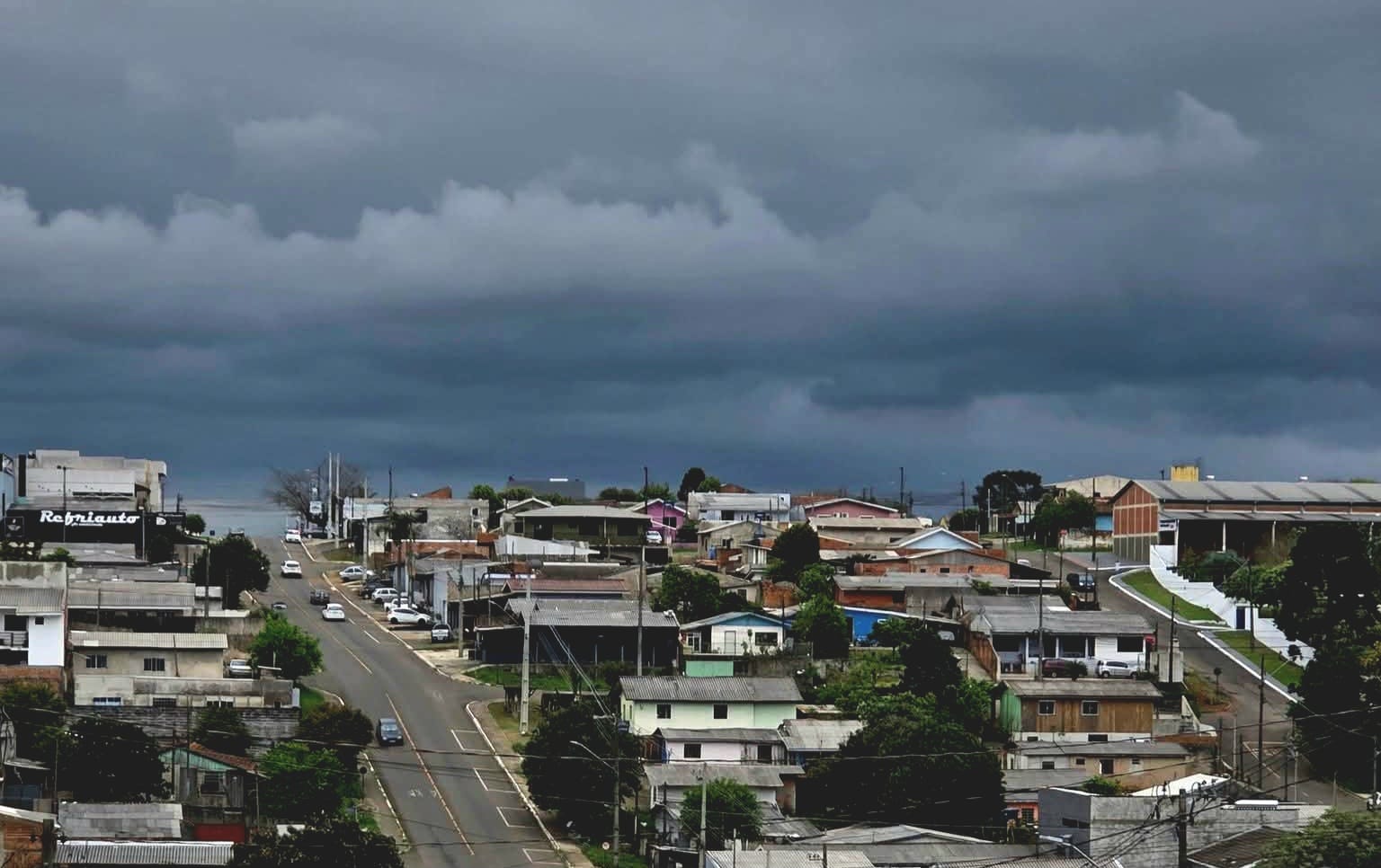 Chuvas atingem região de Guarapuava; Santa Maria do Oeste registra ventos de 105 km/h