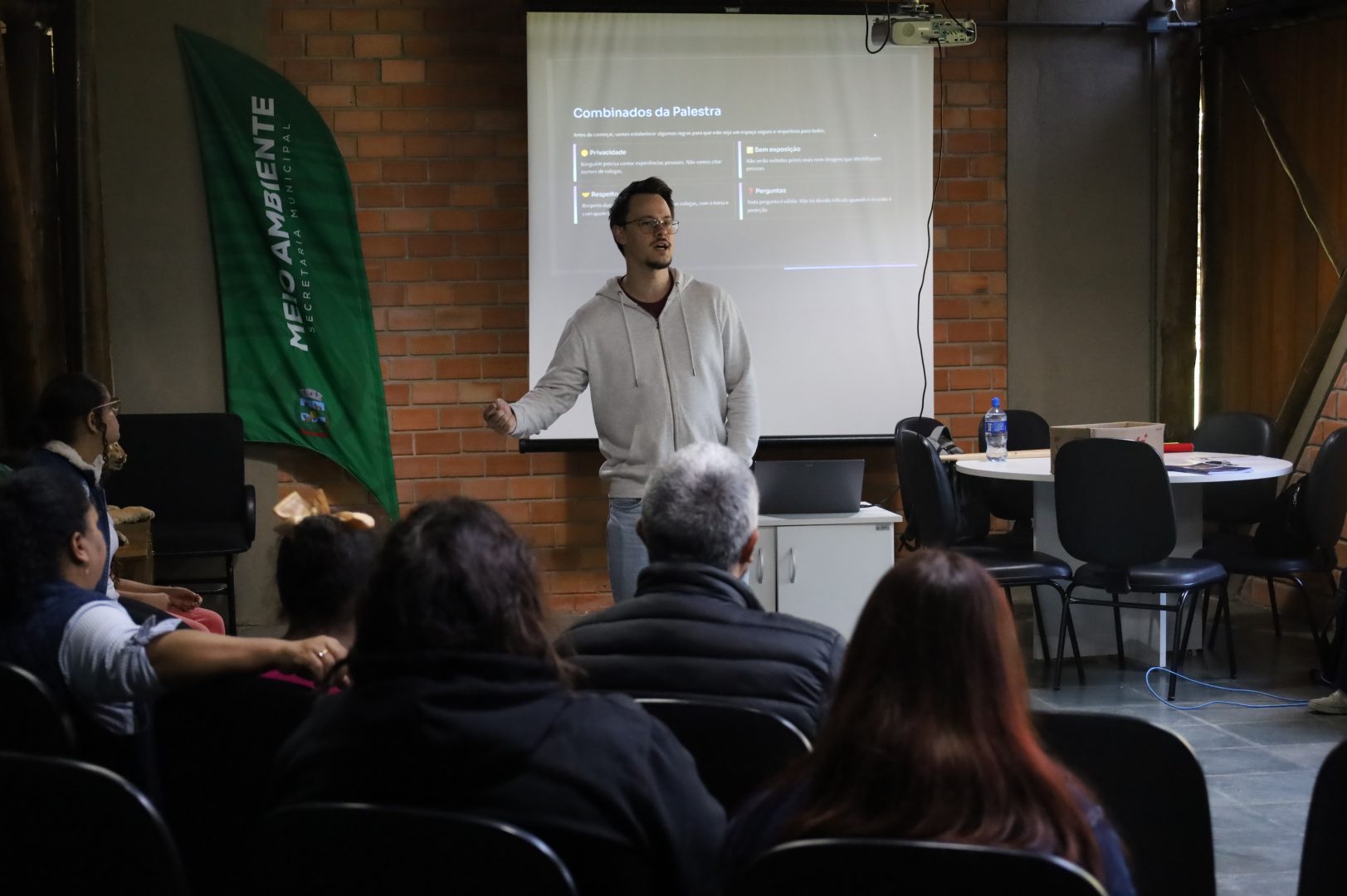 Internet Segura: ação no Parque das Araucárias conscientiza adolescentes sobre riscos no ambiente virtual