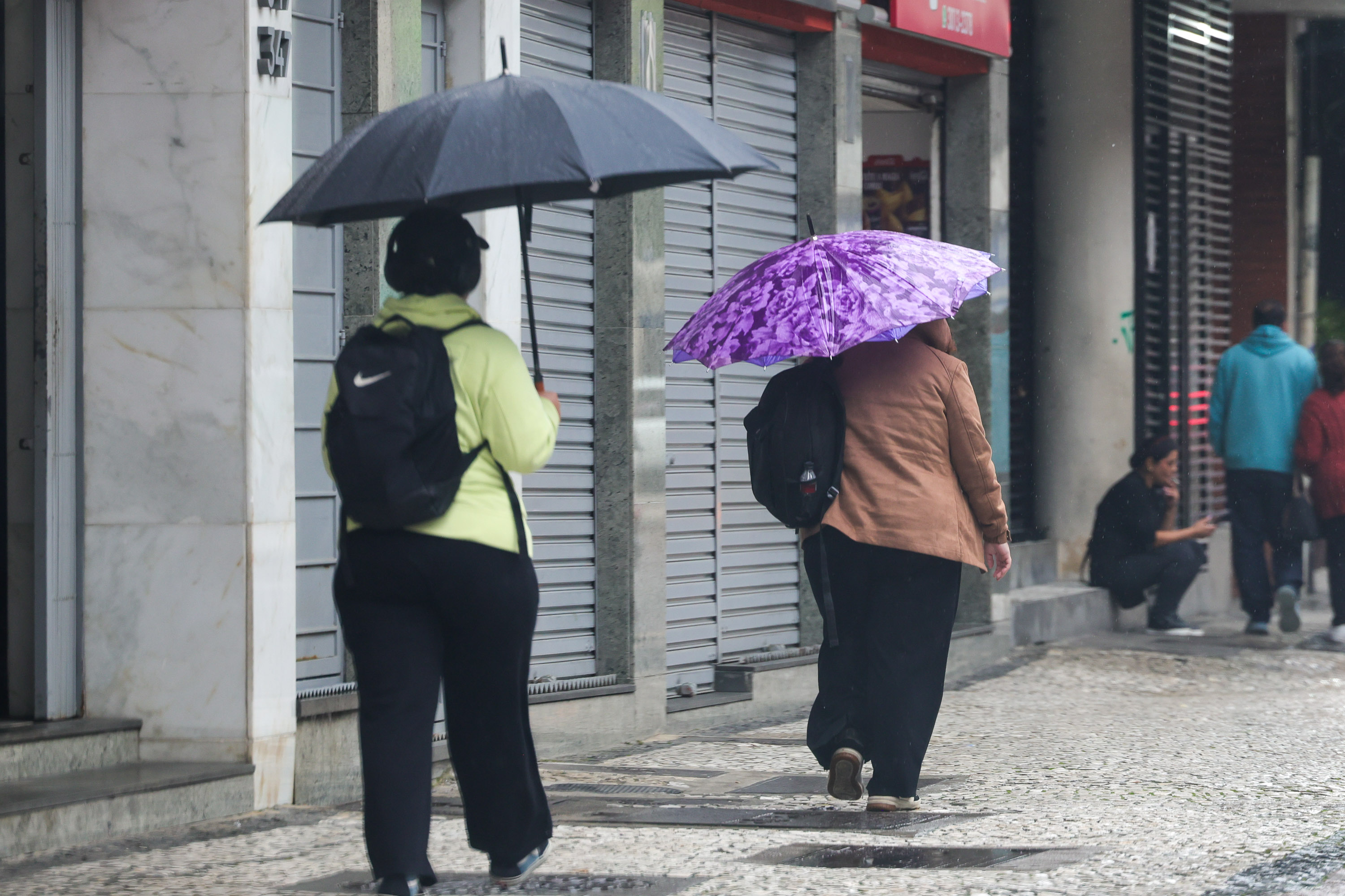 Tempestades se afastam do Paraná; chuvas mais intensas são prevista a partir de quinta