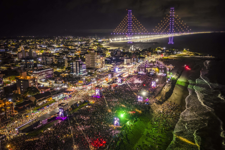 Ponte de Guaratuba, símbolo de Ratinho Junior, nos drones de Alok