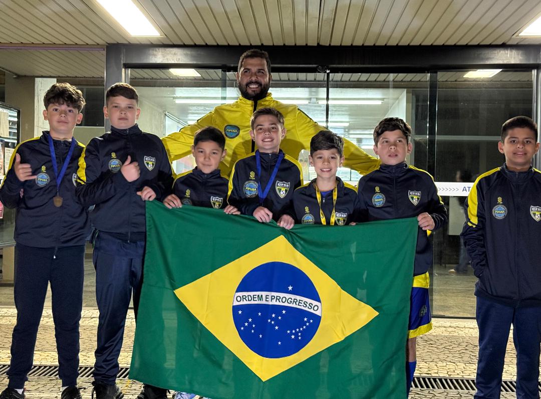 Carreata homenageia atletas guarapuavanos campeões em competição internacional no Chile