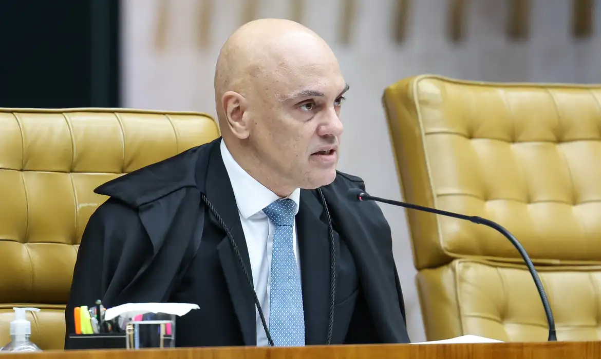 Moraes encaminha a Fachin pedido de investigação contra Mendonça