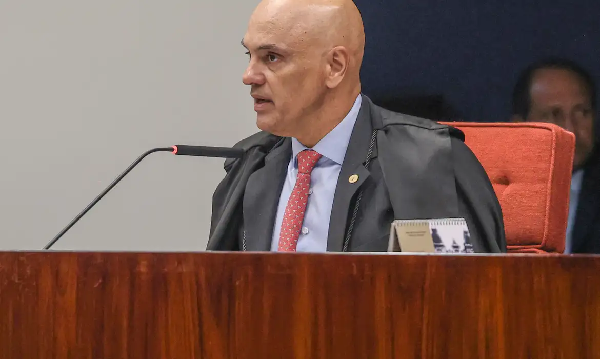 Fachin tira Moraes do inquérito das fake news após crise com André Mendonça