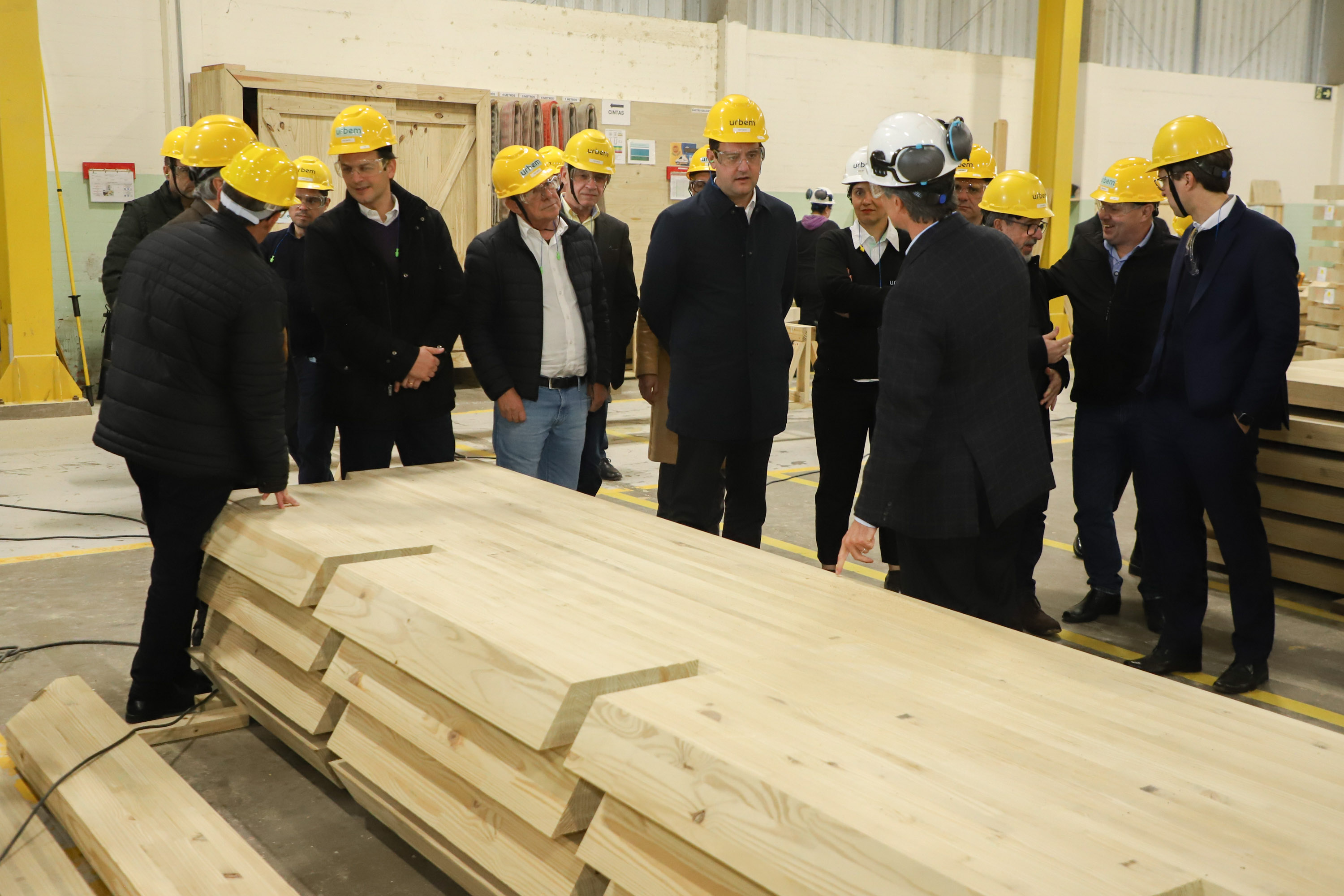 Paraná propõe comprar créditos tributários e reduzir ICMS para socorrer setor madeireiro