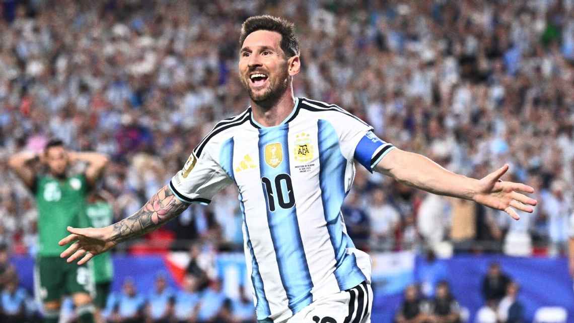 Messi estreia com hat-trick, iguala Klose e coloca Argentina em rota de defesa do título na Copa