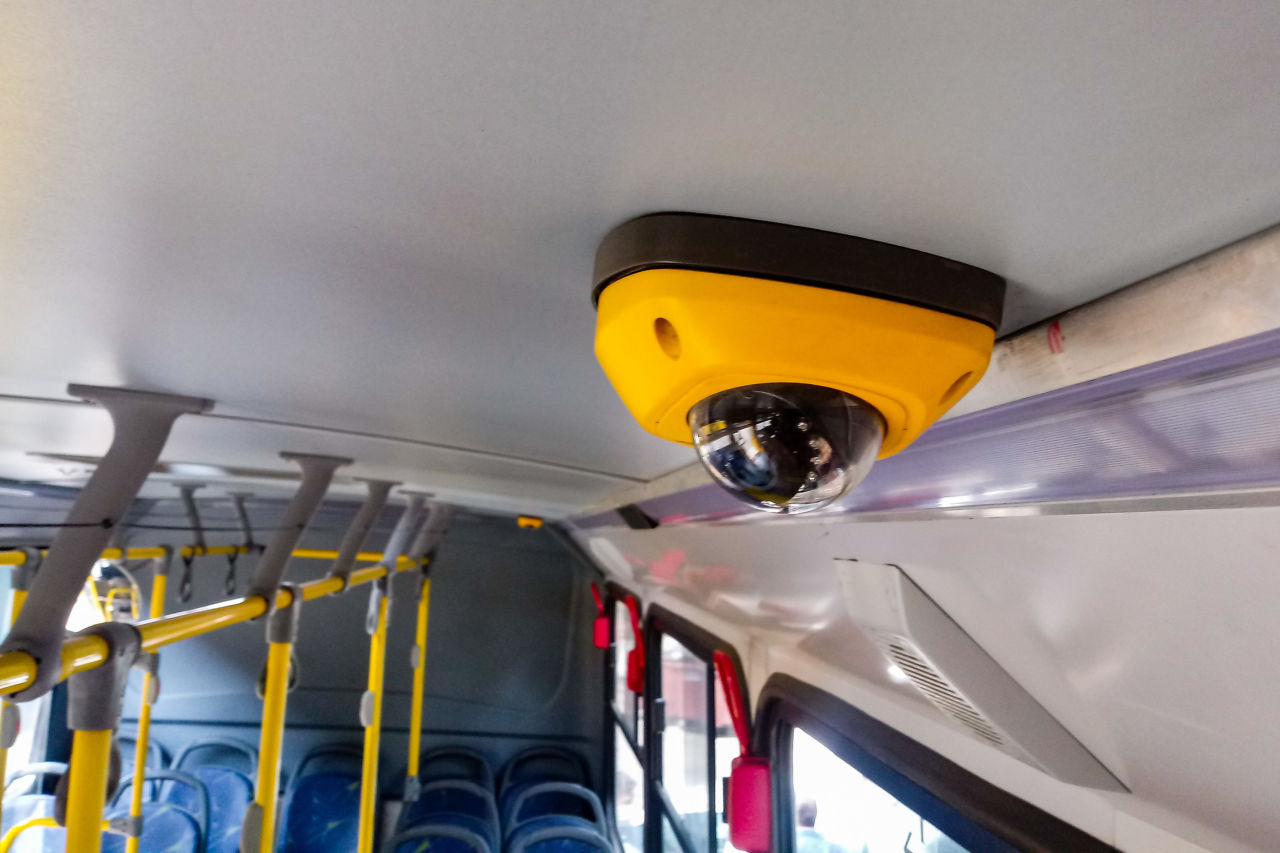 Trio invade ônibus e furta módulo eletrônico em Candói