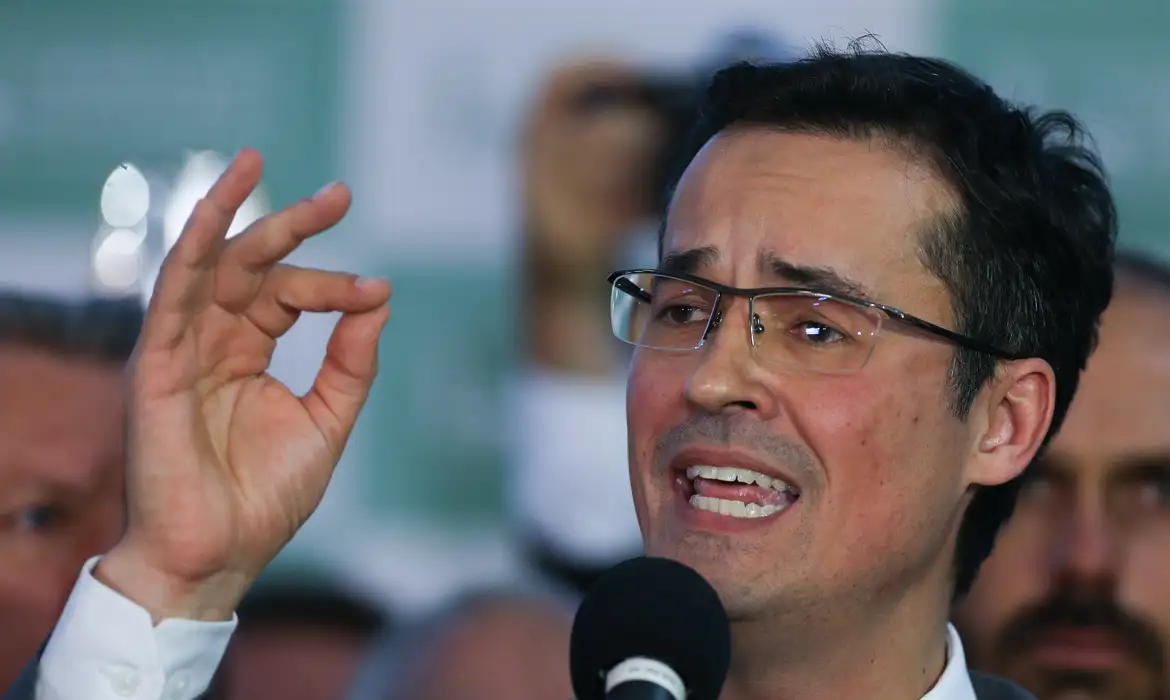 Ministro do TSE barra Deltan ao Senado e determina votos nulos no Paraná