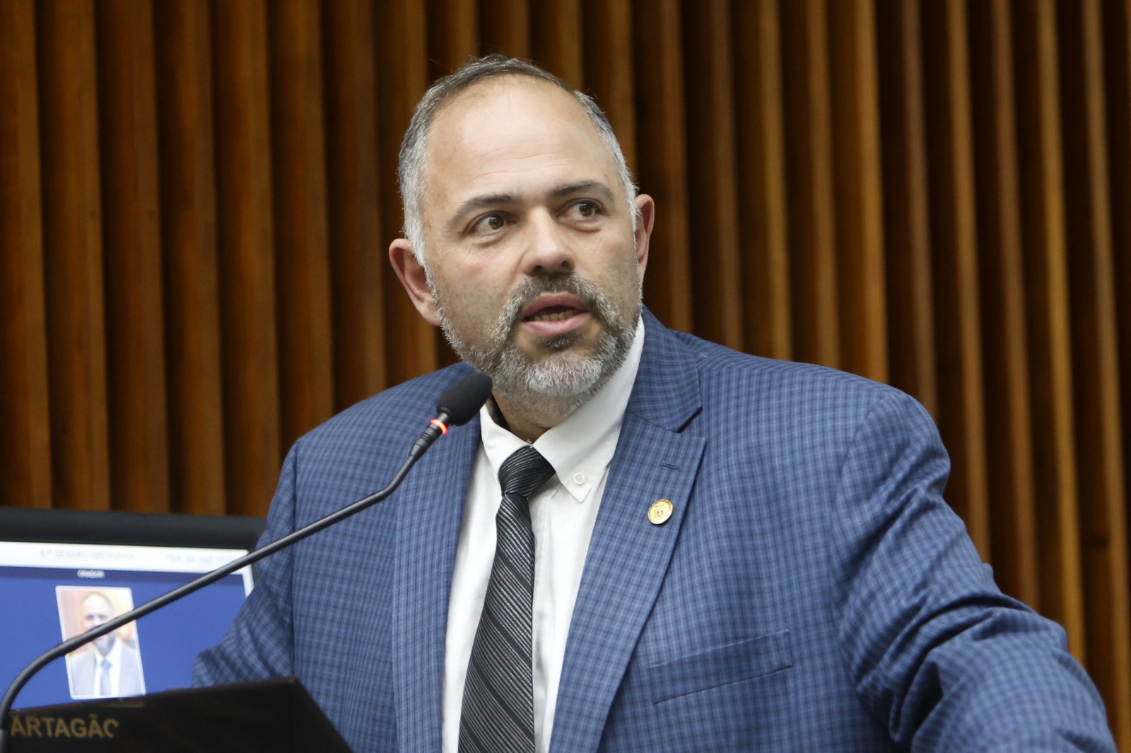 Artagão denuncia suspeita de fraude em posto de combustível 