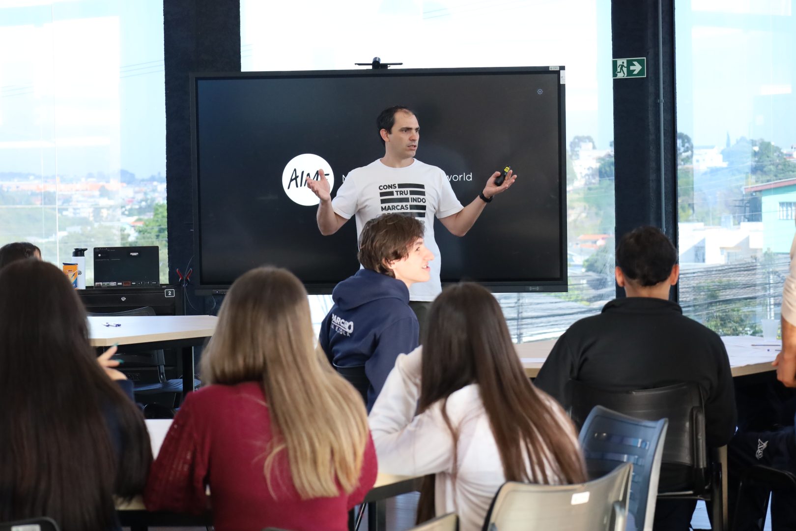 Estudantes de Guarapuava descobrem novas possibilidades nas profissões do futuro
