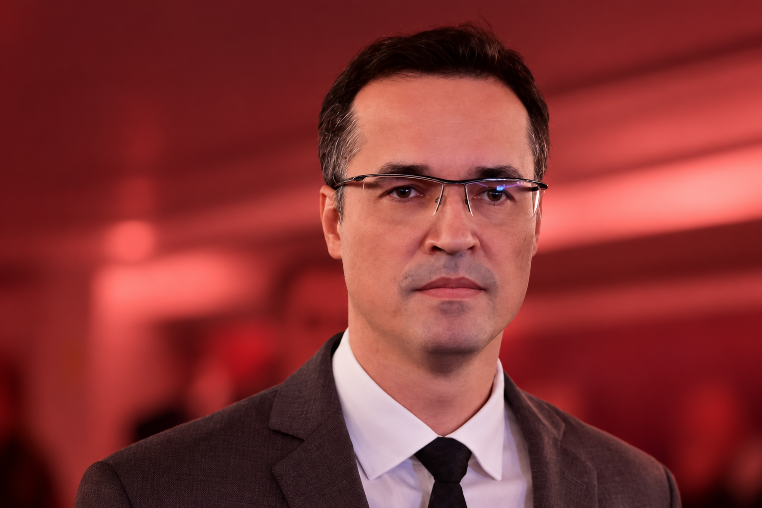 TSE mantém campanha de Deltan suspensa por 5 votos a 2; candidato anuncia recurso