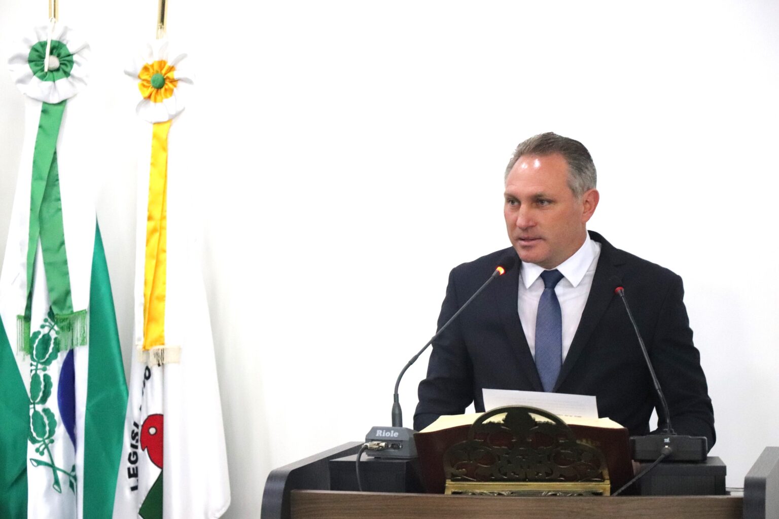 Ex-vereador se entrega à polícia após denúncias de crimes sexuais contra adolescentes