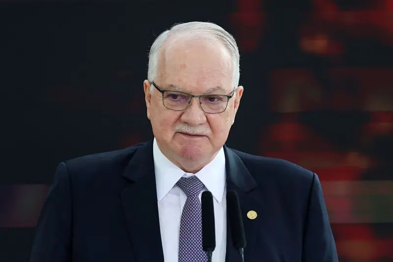 Fachin quebra o silêncio e anuncia medidas diante da crise entre Moraes e Mendonça