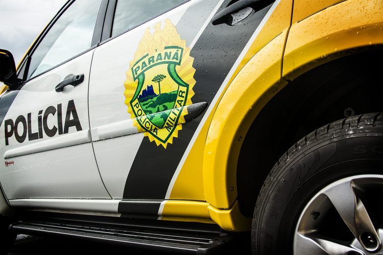 Carro com contrabando tinha defeito no farol e chamou atenção da PM
