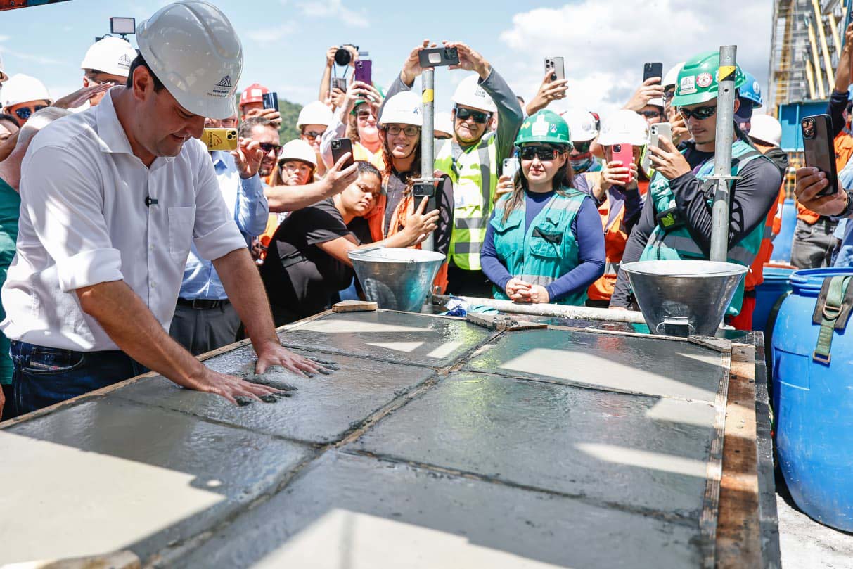 “Beijo da ponte” une Guaratuba e Matinhos e marca avanço decisivo da Ponte de Guaratuba