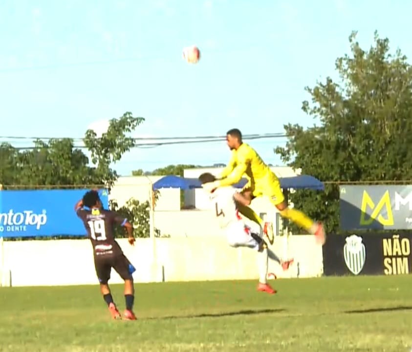 Batel entrega jogo pro lanterna e cai da 4ª para 7ª posição 