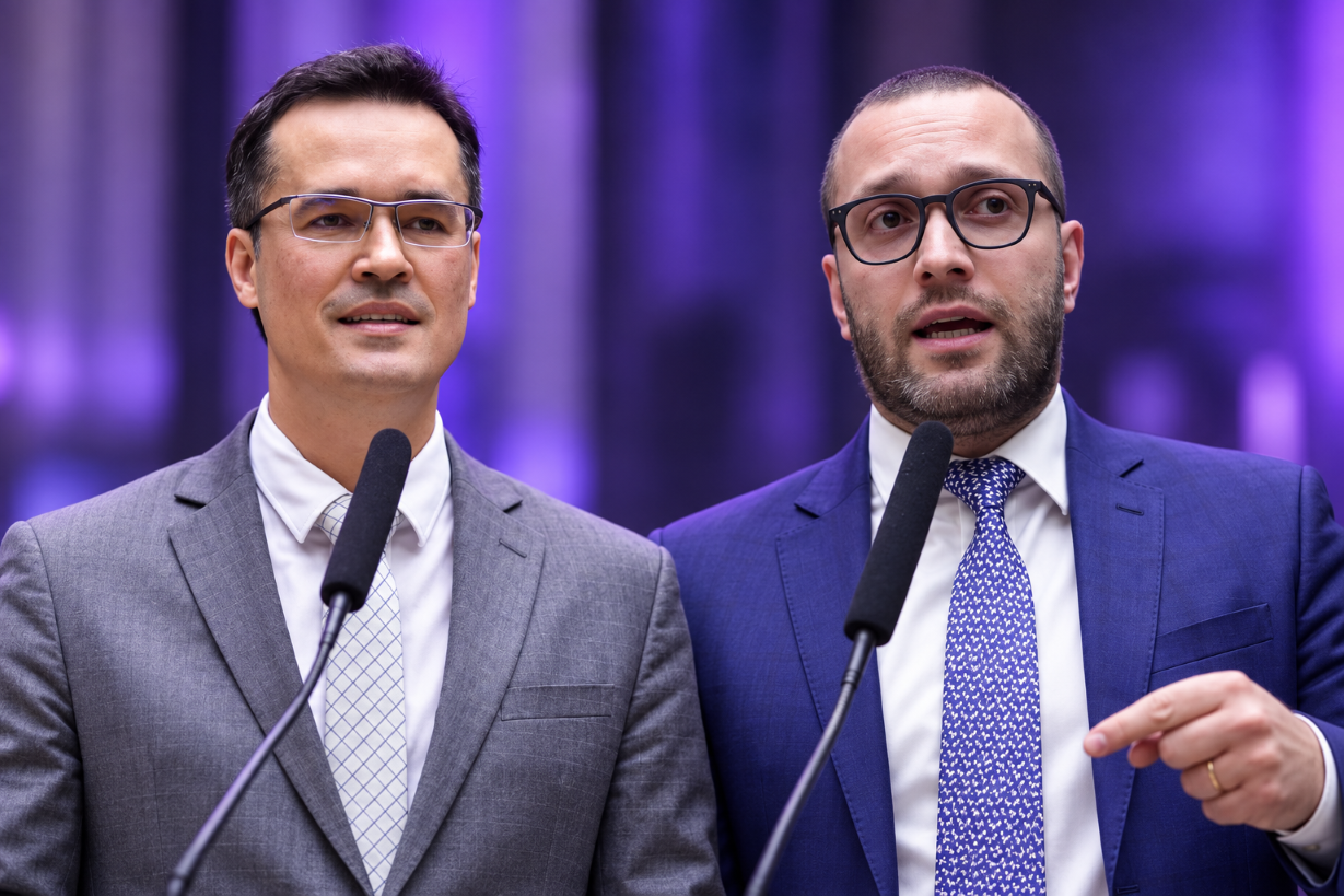 TRE-PR manda retirar anúncio de Filipe Barros com Deltan pedindo votos