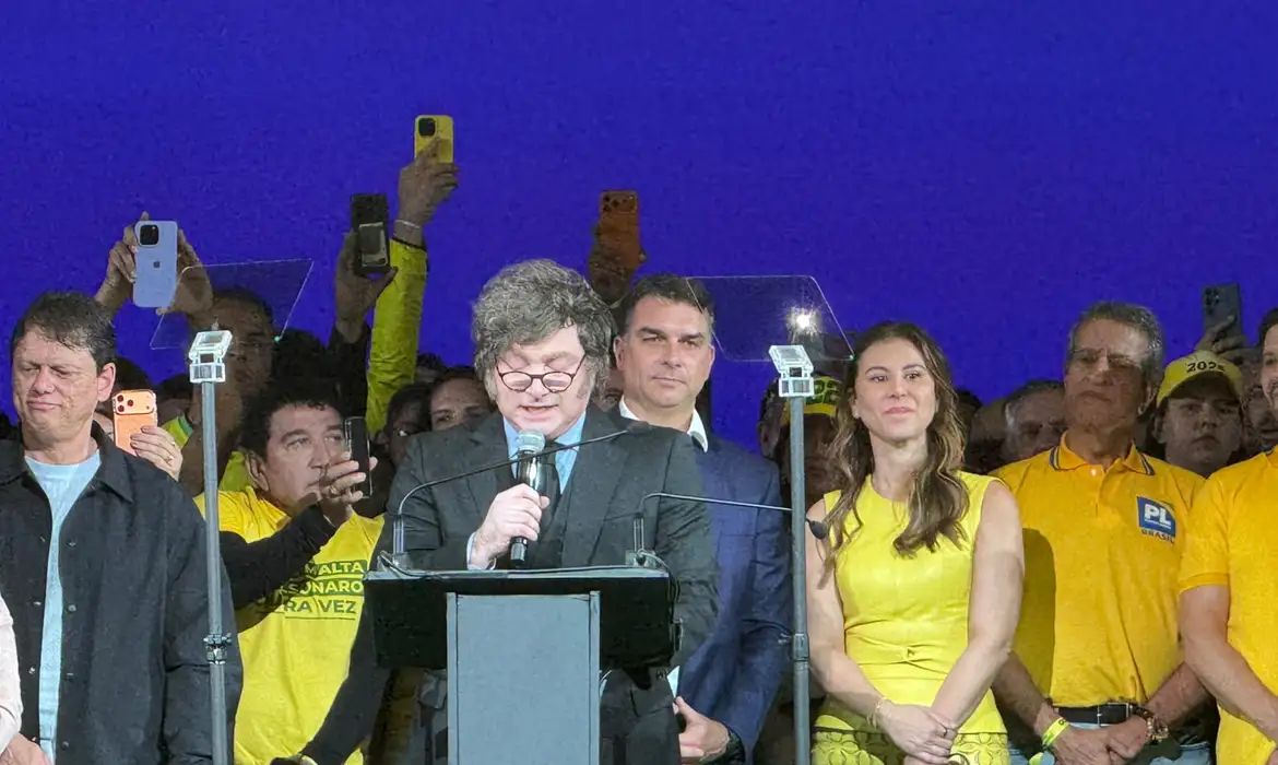 Crise diplomática entre Brasil e Argentina se agrava após ataques de Milei a Lula e Moraes