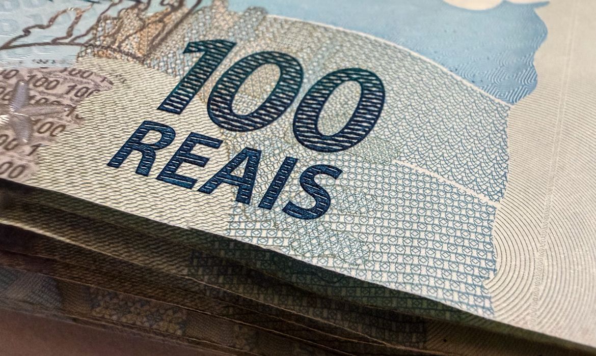 Mercado mantém projeções para inflação em 5,02% e Selic em 13,75% em 2026