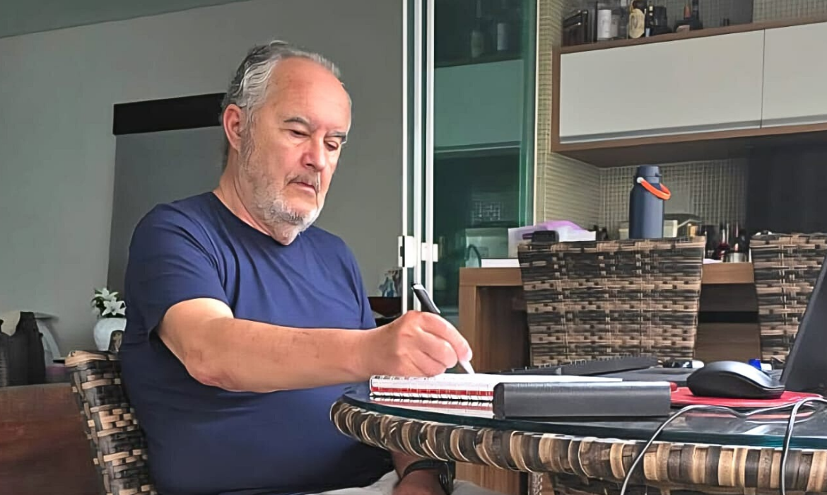 Entre o mar e a memória, Milton Küster transforma a própria vida em literatura