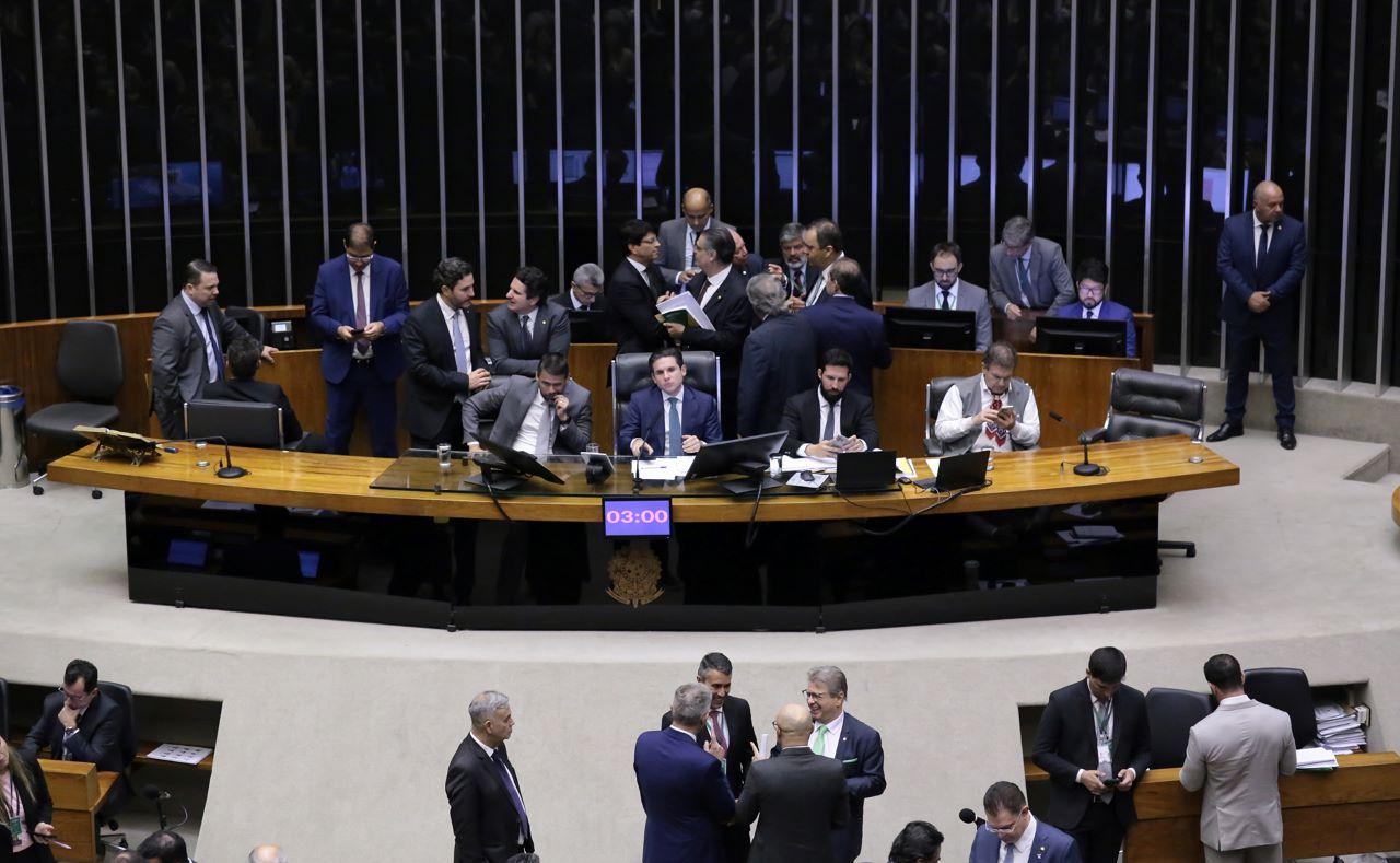Entenda o que é a PEC da Blindagem, aprovada pelos deputados federais 