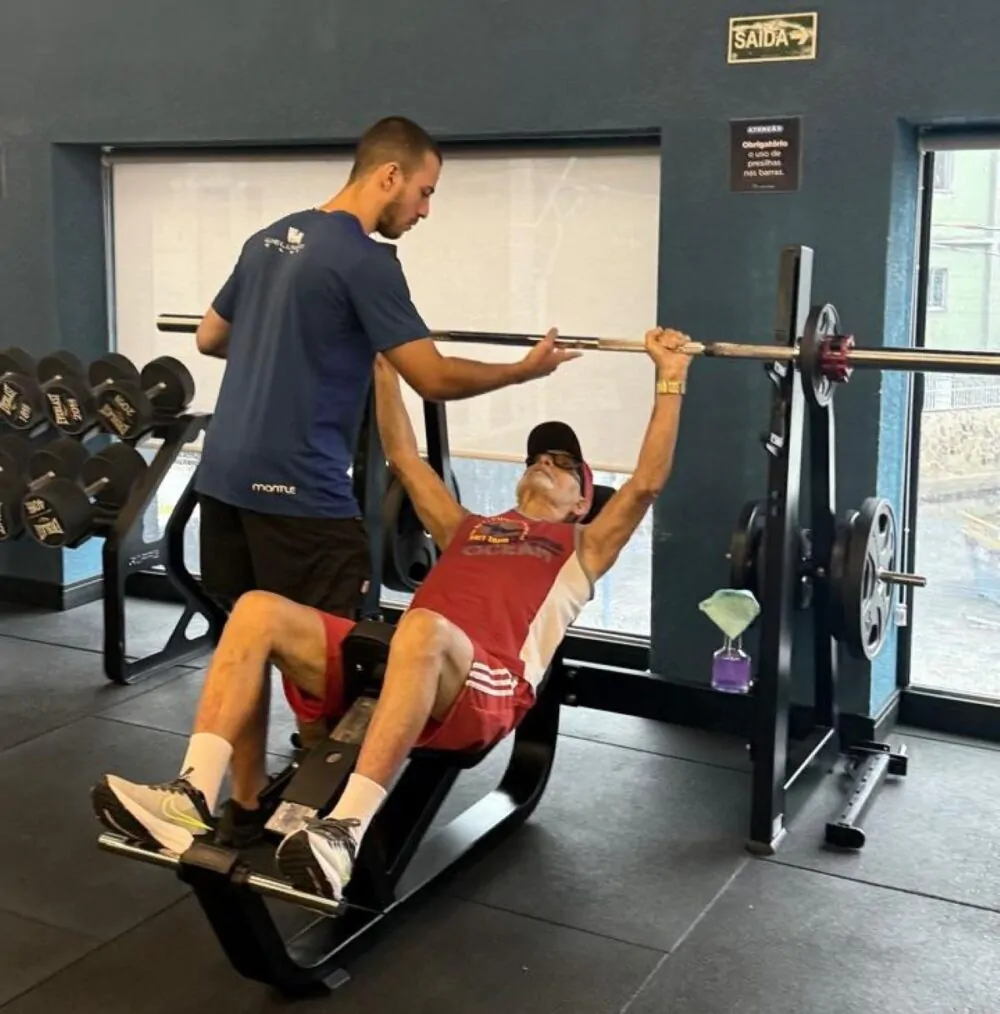 Massa muscular depois dos 60: o que comer antes da academia para potencializar força, energia e hipertrofia