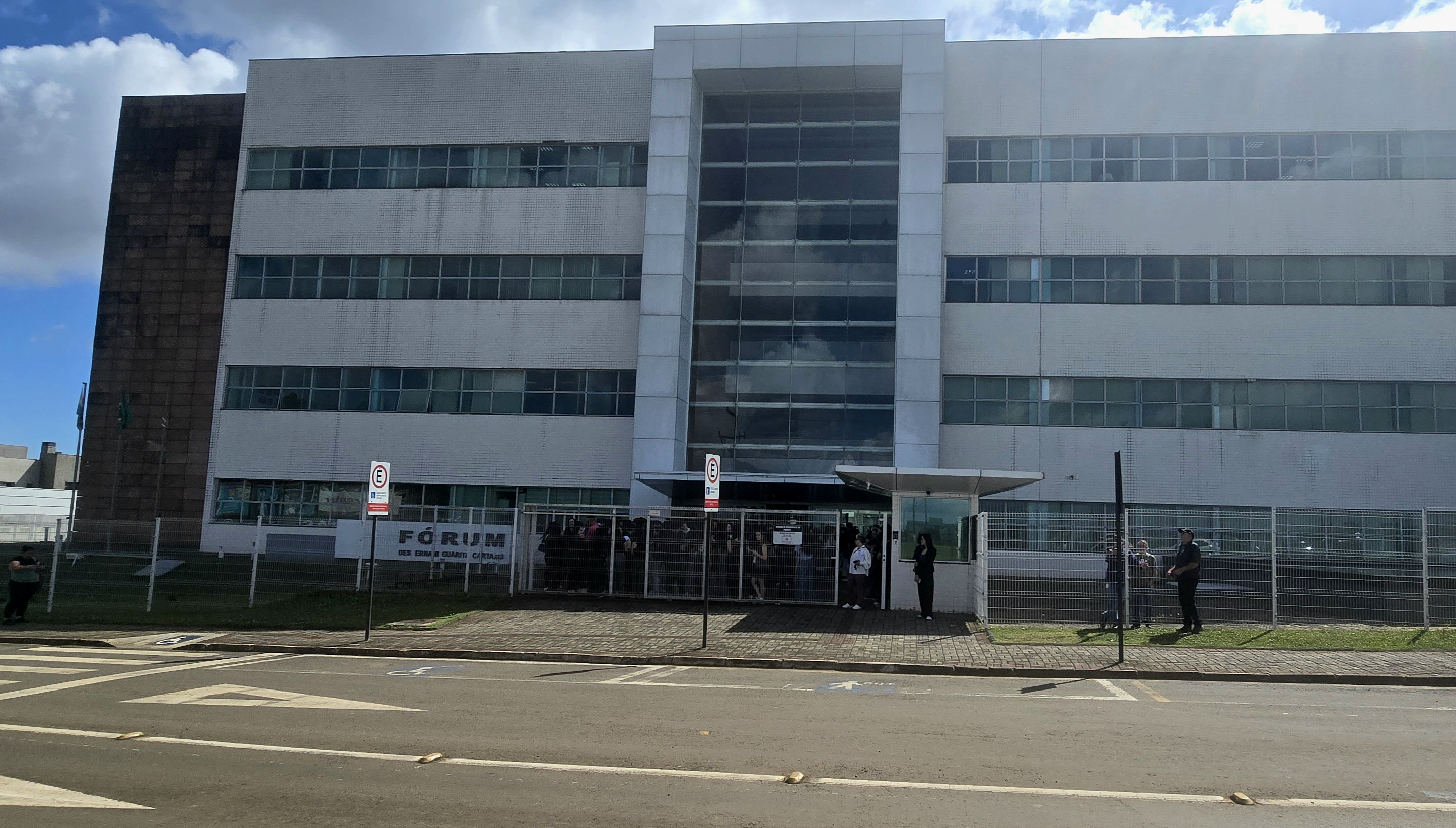 Acompanhe o andamento do júri do réu Rodrigo Vermeio