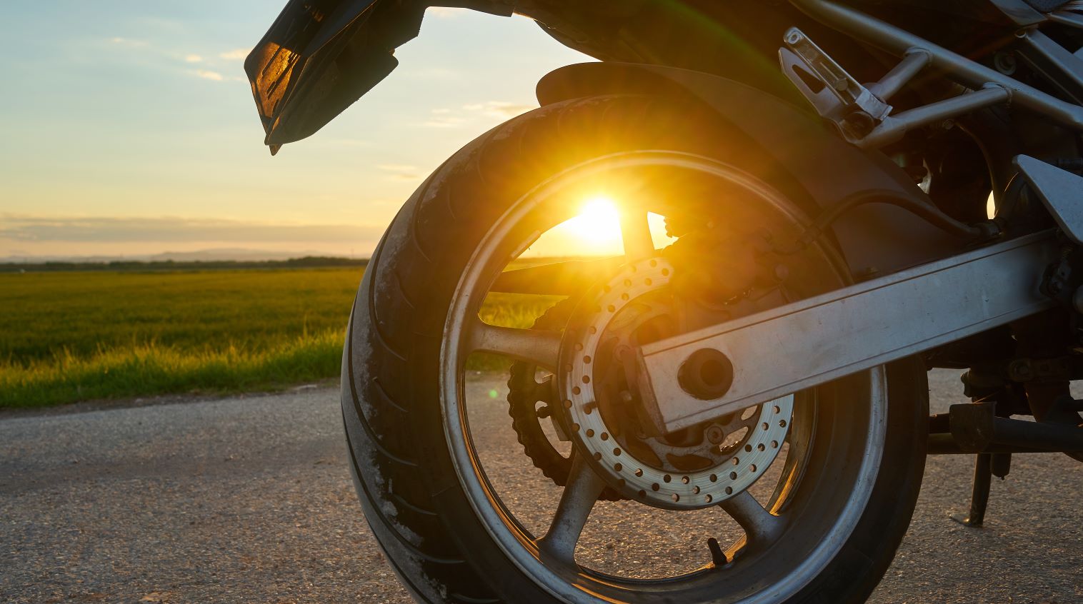 Motorista foge após acidente e deixa motociclista ferida em Guarapuava