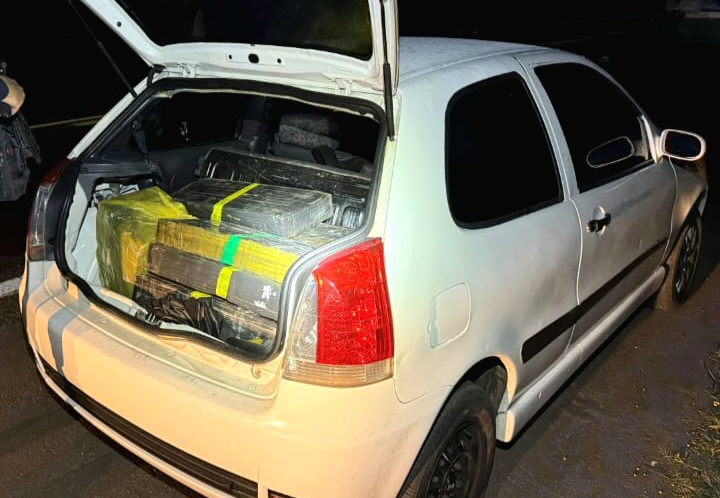 PRF apreende 270 kg de maconha após perseguição de 15 km na BR-277, em Guarapuava