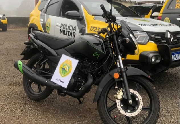 Homem é preso com moto furtada e diz que fez troca por rede social em Guarapuava