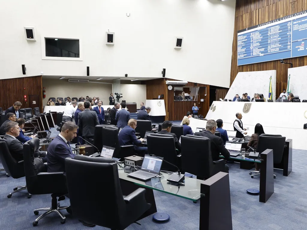 Paraná prevê déficit de R$ 9,4 bilhões em 2026; oposição cobra cálculo da mudança