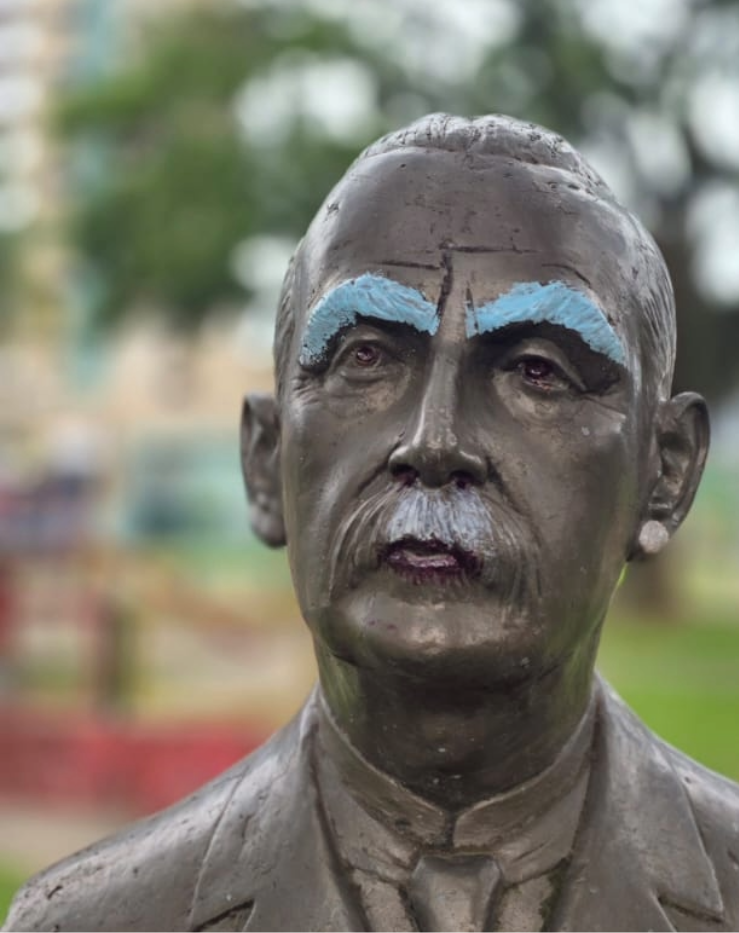 O esquecimento das praças