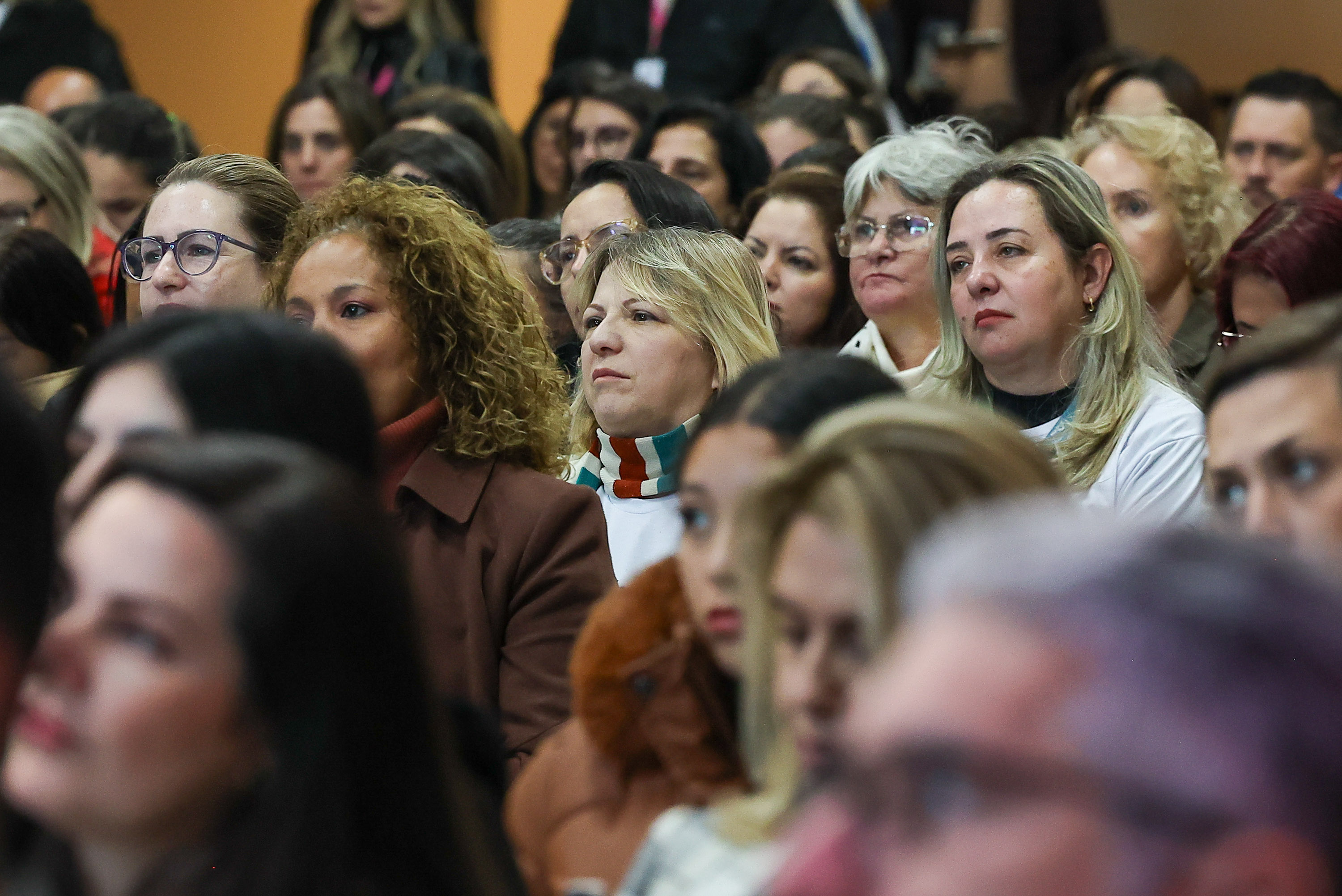 Paraná amplia estrutura de políticas para mulheres e usa caravana para consolidar rede no interior