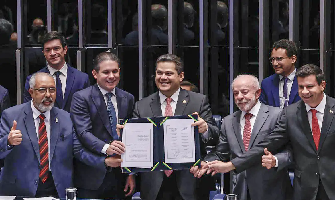 Fim da escala 6x1 é promulgado; empresas terão 60 dias para adotar duas folgas