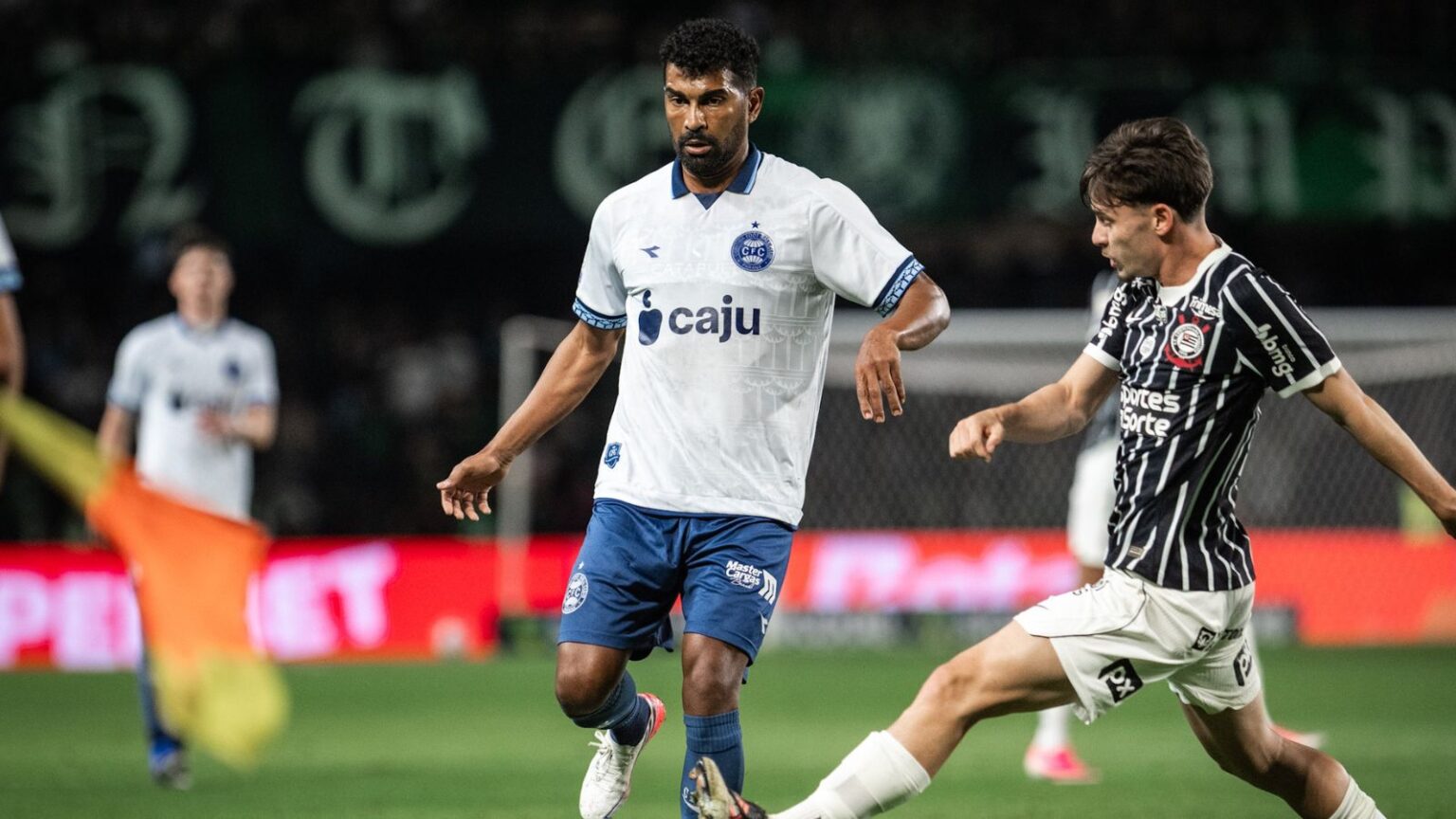 Coritiba vence o Corinthians, encerra tabu e sobe no Brasileirão