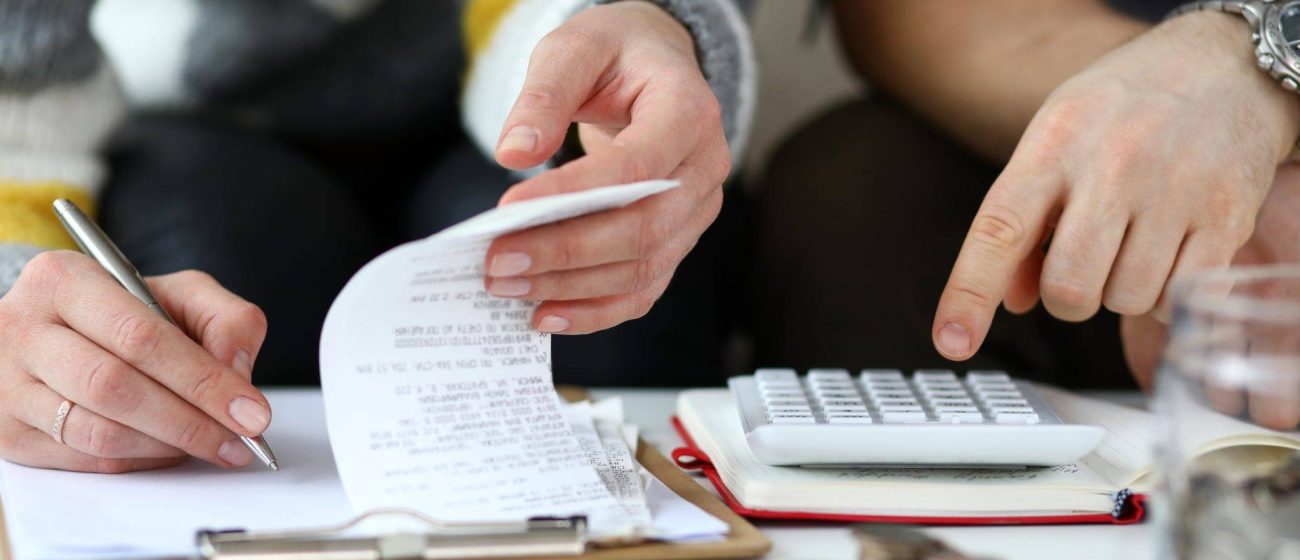 Juros das famílias seguem elevados e chegam a 64% ao ano, diz BC