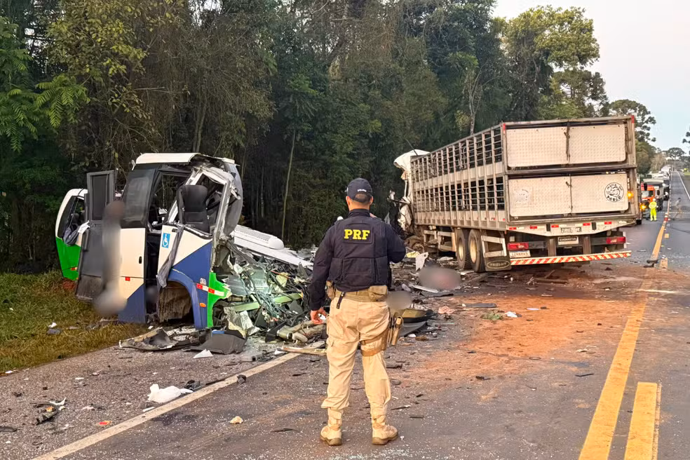 BR-373, Campos Gerais, registra intenso congestionamento após acidente que deixou 21 mortos