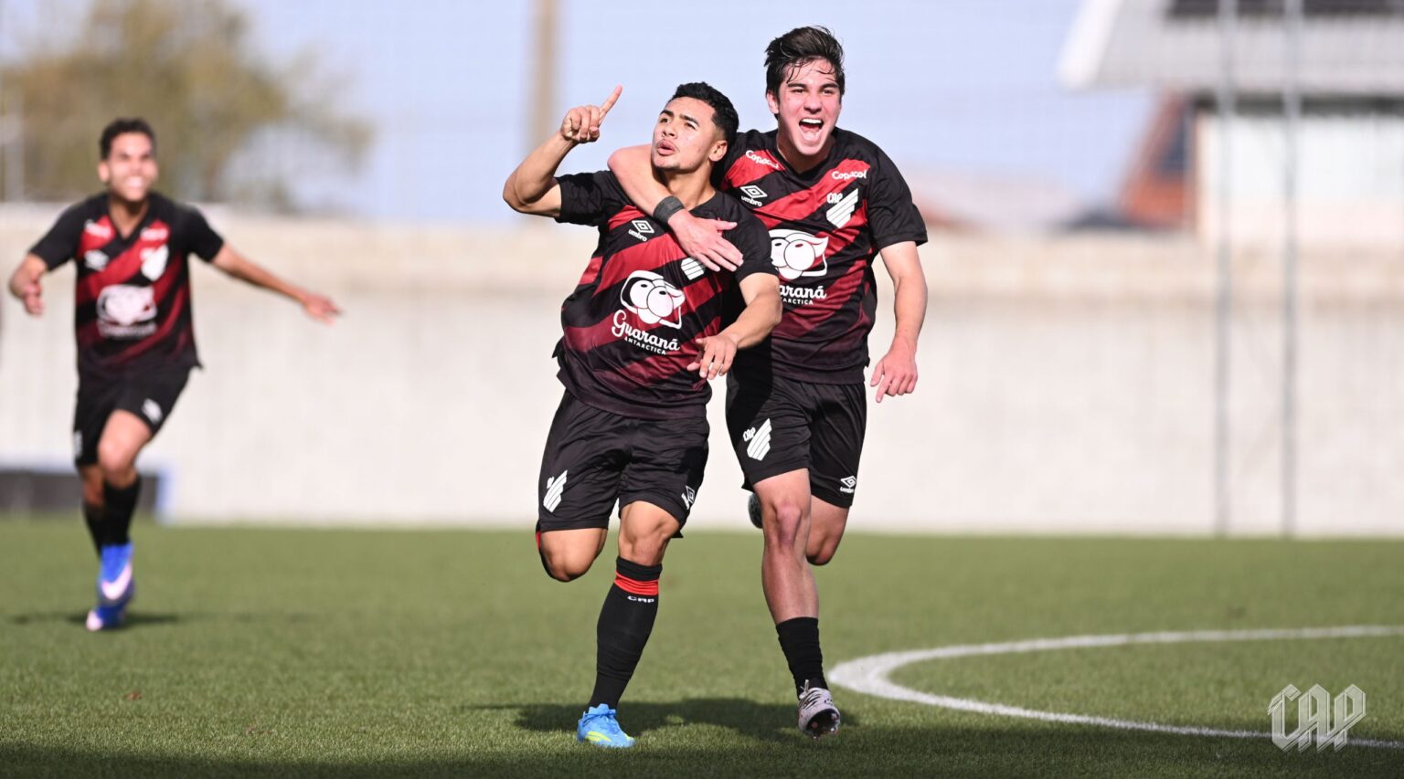 Sub-17: Athletico goleia o Grêmio e sobe para o G4 do Brasileiro