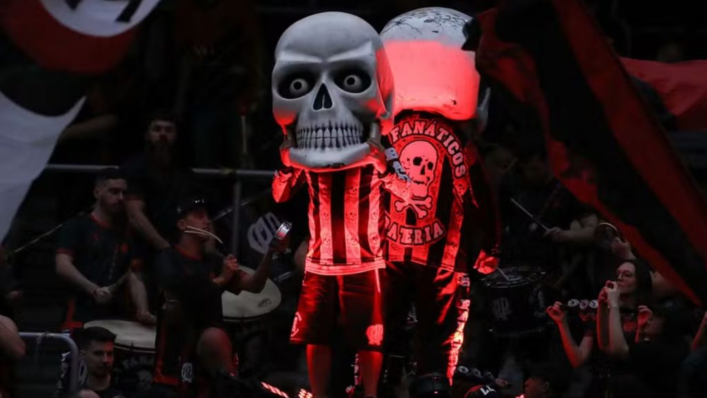 Athletico bane símbolos da Os Fanáticos na Arena da Baixada após confusões com torcida